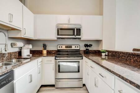 Cozysuites - 2Br With Direct Skybridge Access #5 Indianapolis Exterior photo